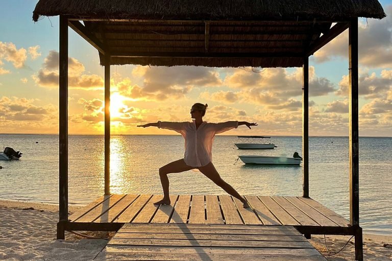 Weligama – Beach yoga and surfing