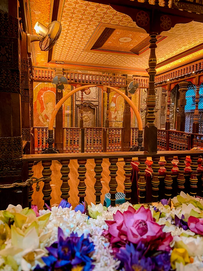 emple of the Tooth sacred visit in Kandy